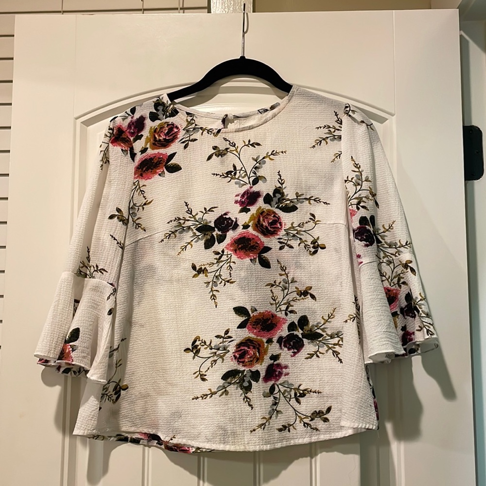 Gentle worn, floral, flowy-sleeved blouse